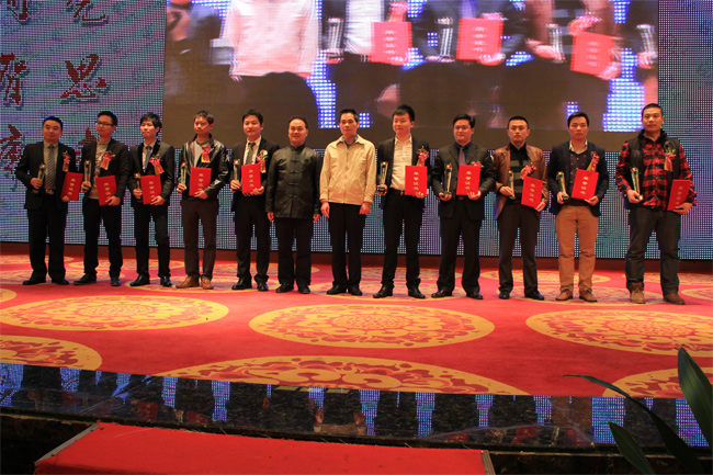 东莞钜大荣获“2013年度东莞十大成长性企业”殊荣