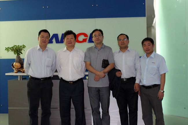 朱总会见长虹集团副总裁郭德轩先生